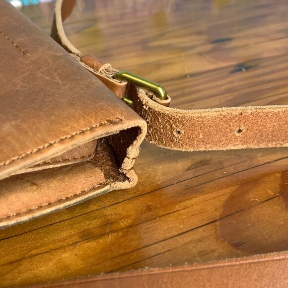 Madewell The Small Transport Leather Bucket Bag in English Saddle - Picture 10 of 11